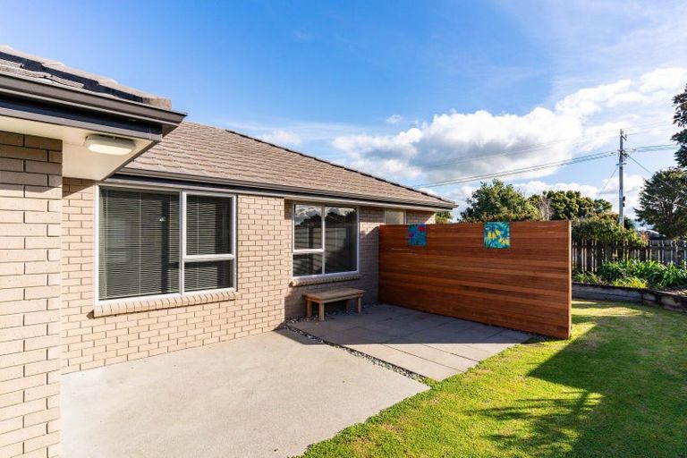 Photo of property in 82 Barbados Way, One Tree Point, 0118