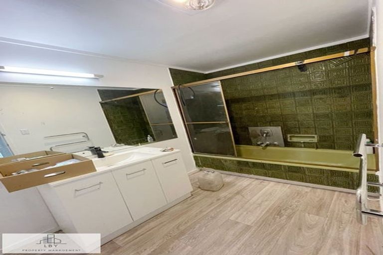 Photo of property in 112 Point View Drive, East Tamaki Heights, Auckland, 2016