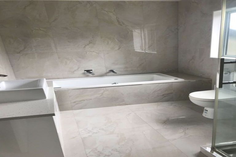 Photo of property in 60 Harrowglen Drive, Northcross, Auckland, 0630