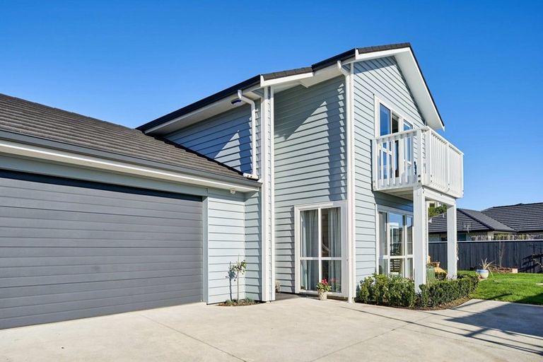 Photo of property in 28 Margaret Shields Avenue, Aotea, Porirua, 5024