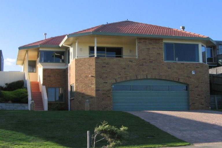 Photo of property in 11 Major Durie Place, Waikanae Beach, Waikanae, 5036