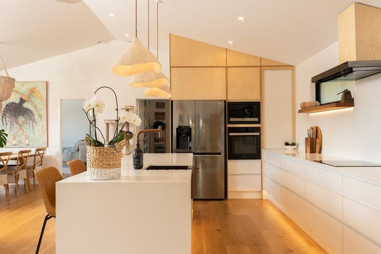 Photo of property in 21 Ngapuke Lane, Parua Bay, Onerahi, 0192