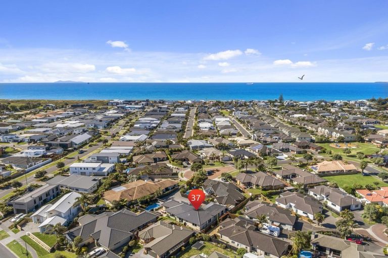 Photo of property in 37 Matemuri Drive, Papamoa Beach, Papamoa, 3118