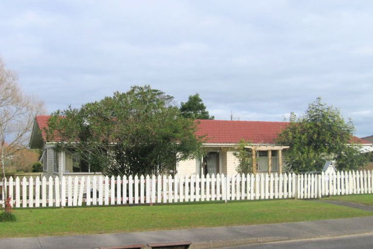 Photo of property in 34 Sunline Avenue, Massey, Auckland, 0614