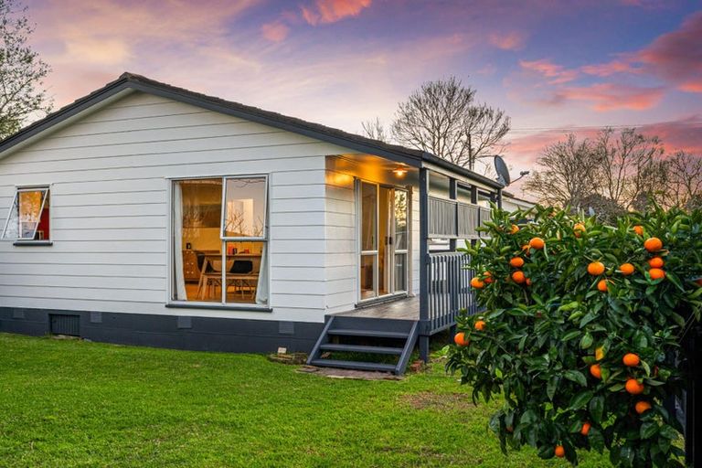 Photo of property in 92b Beach Road, Te Atatu Peninsula, Auckland, 0610