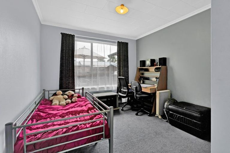Photo of property in 15 Shaldon Crescent, Blagdon, New Plymouth, 4310