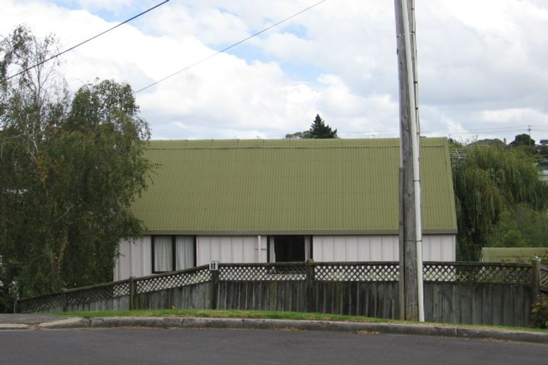 Photo of property in 2/11 Brian Avenue, Forrest Hill, Auckland, 0620