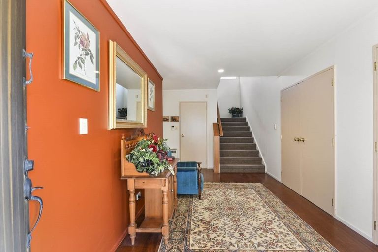 Photo of property in 35 Trotting Terrace, Fairview Heights, Auckland, 0632