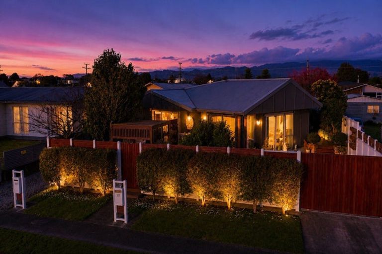 Photo of property in 107 Ryder Crescent, Levin, 5510