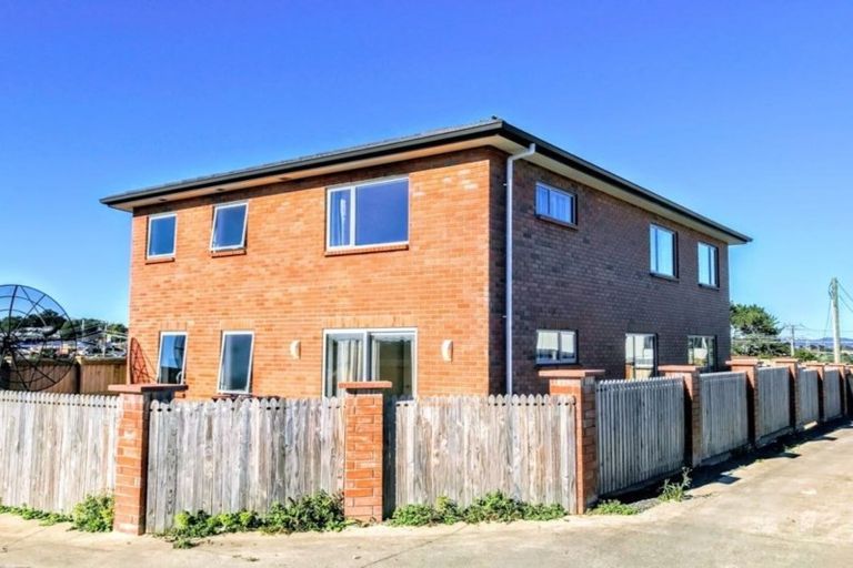 Photo of property in 116c Royal Road, Massey, Auckland, 0614