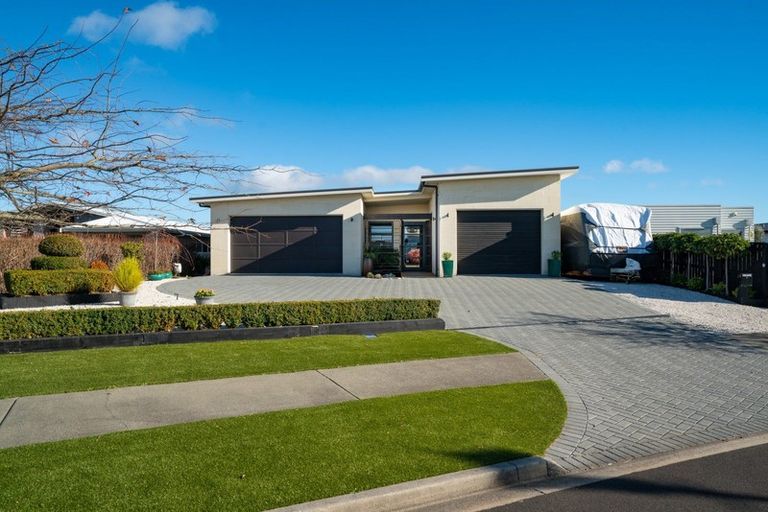 Photo of property in 9 Pukenamu Road, Rainbow Point, Taupo, 3330