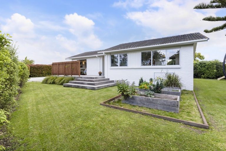 Photo of property in 2 Hatton Road, Orewa, 0931