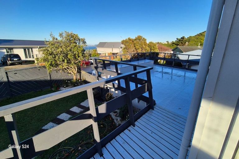 Photo of property in 17 Maple Grove, Maungaraki, Lower Hutt, 5010