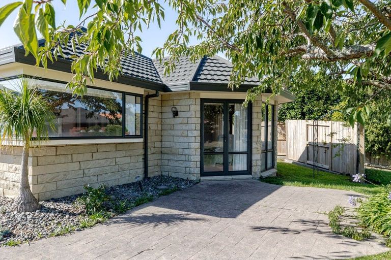 Photo of property in 8 Rothesay Place, Highbury, Palmerston North, 4412