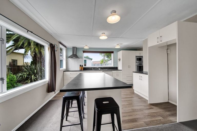 Photo of property in 94 Victoria Street, Hawera, 4610