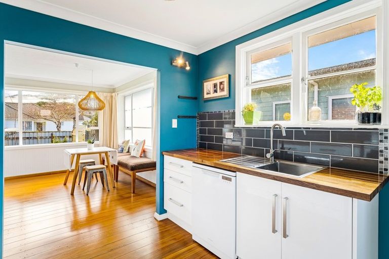 Photo of property in 3 Hikurangi Street, Te Atatu Peninsula, Auckland, 0610