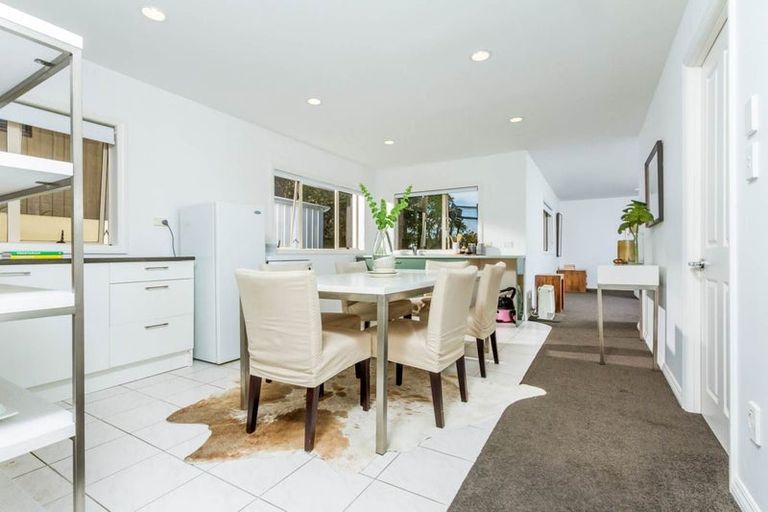 Photo of property in 1/25 Churchill Road, Murrays Bay, Auckland, 0630