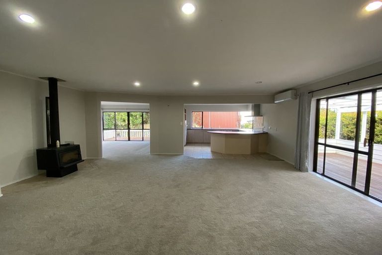 Photo of property in 24 Luckens Road, West Harbour, Auckland, 0618