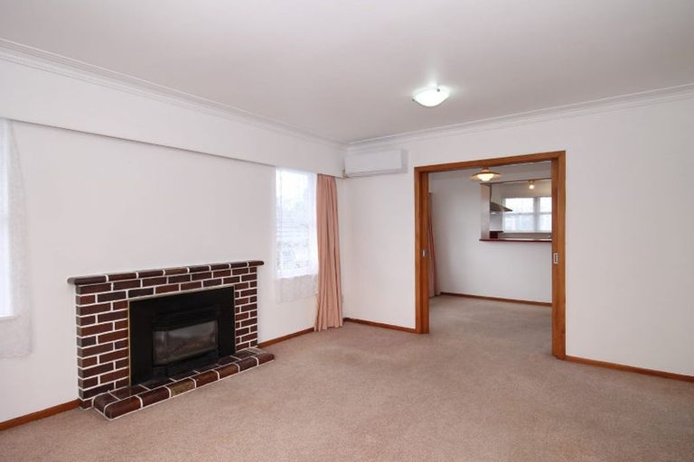 Photo of property in 13 Lyndhurst Road, Te Atatu South, Auckland, 0610