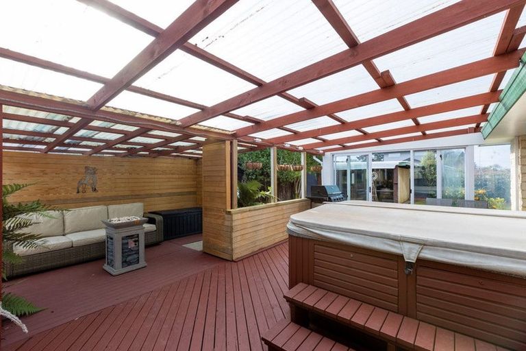 Photo of property in 50 Royal Park Drive, Parklands, Christchurch, 8083