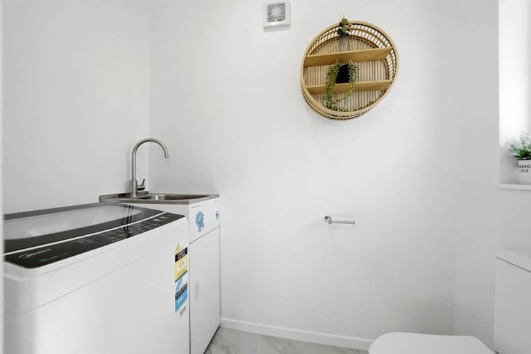 Photo of property in 47a Northcote Road, Hillcrest, Auckland, 0627