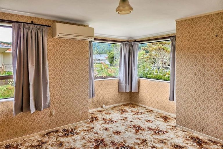 Photo of property in 343 Wellington Road, Wainuiomata, Lower Hutt, 5014