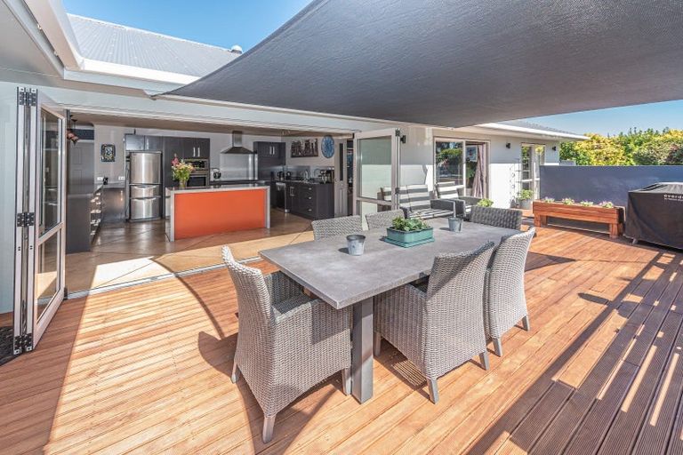 Photo of property in 18 Golf Vue Place, Castlecliff, Whanganui, 4501