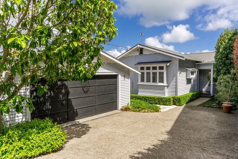 Photo of property in 109 Vauxhall Road, Narrow Neck, Auckland, 0624