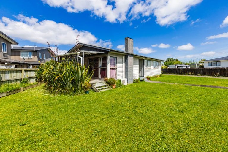 Photo of property in 16 Belgrave Place, Papakura, 2110