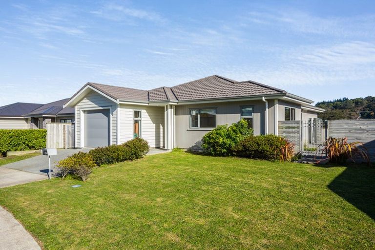 Photo of property in 11 Henrietta Maxwell Grove, Wainuiomata, Lower Hutt, 5014