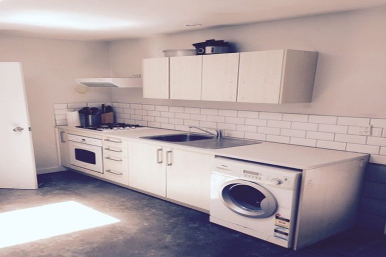 Photo of property in 5 Don Croot Street, Morningside, Auckland, 1021