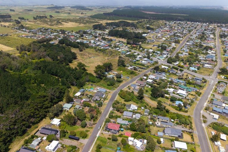 Photo of property in 141 Kahukura Avenue, Waitarere Beach, Levin, 5510