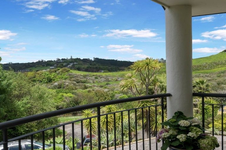 Photo of property in 7 Ramoana Mews, Shelly Park, Auckland, 2014