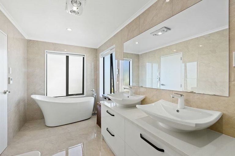 Photo of property in 3 Tawa Place, Orewa, 0931