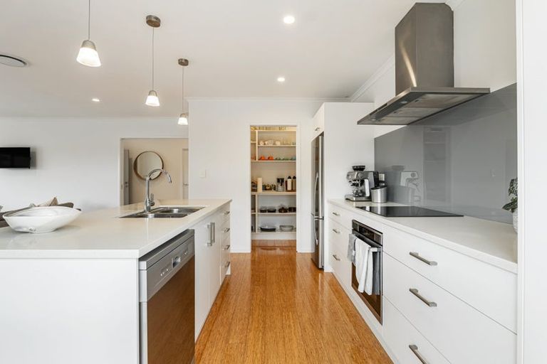 Photo of property in 3 Madden Avenue, Kumeu, 0810