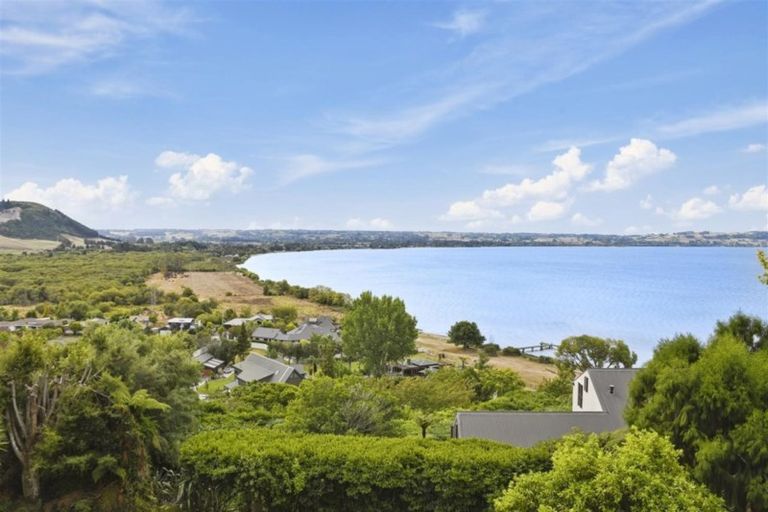 Photo of property in 7 Naera Place, Kawaha Point, Rotorua, 3010