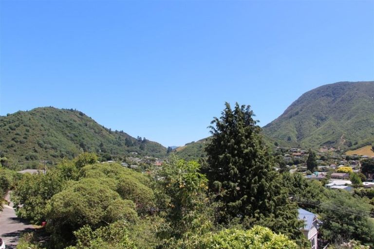 Photo of property in 118 Wellington Street, Picton, 7220