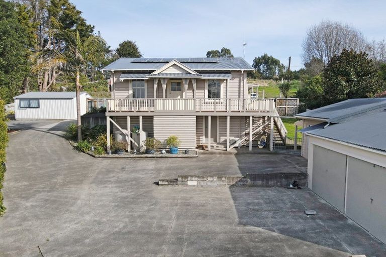 Photo of property in 110 Hastings Street, Halcombe, Feilding, 4779