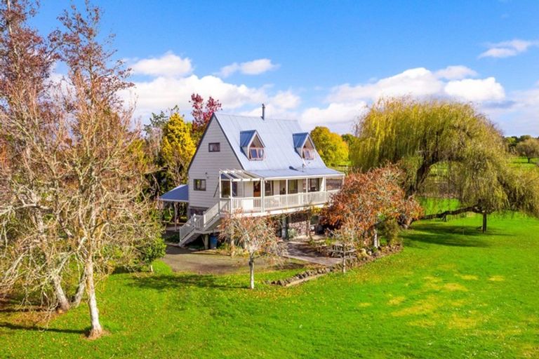 Photo of property in 9b Trotting Course Drive, Kumeu, 0891