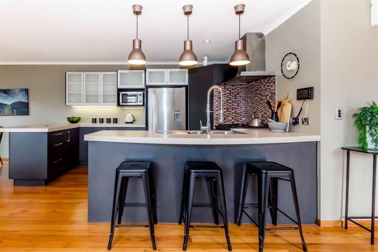 Photo of property in 10 Matuhi Street, Waikanae, 5036