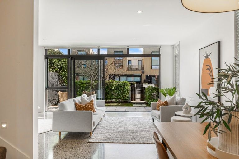 Photo of property in 6 Cochrane Road, Hobsonville, Auckland, 0616