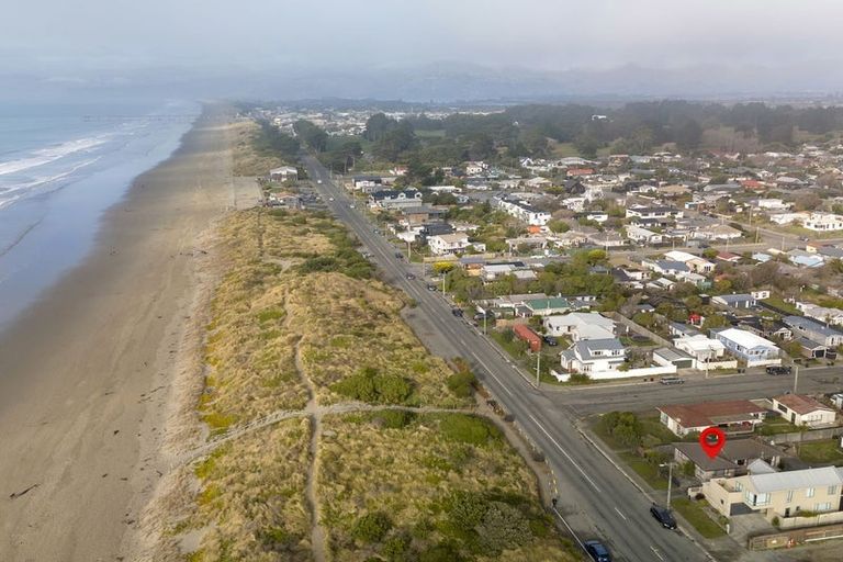 Photo of property in 54 Marine Parade, North New Brighton, Christchurch, 8083