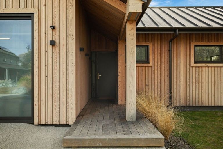 Photo of property in 2 Appin Court, Jacks Point, Queenstown, 9371