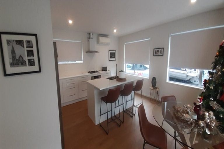 Photo of property in 2/37b Main Road, Redcliffs, Christchurch, 8081