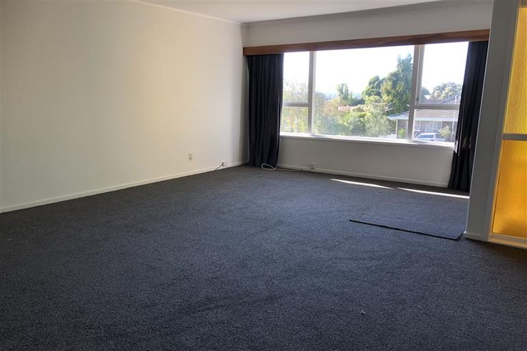Photo of property in 3/2 Longbill Place, Glendene, Auckland, 0602