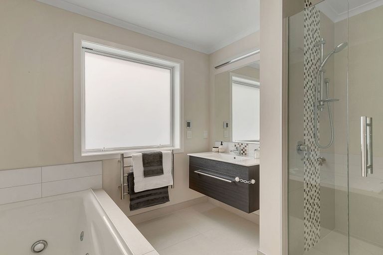 Photo of property in 44 Melksham Drive, Churton Park, Wellington, 6037