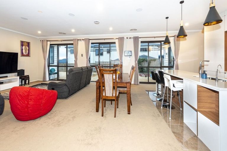 Photo of property in 71 Eighth View Avenue, Beachlands, Auckland, 2018