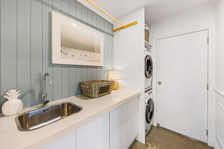 Photo of property in 7 Odlin Lane, Red Beach, 0932