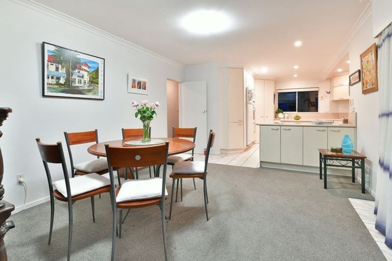 Photo of property in 7 Girrahween Drive, Totara Vale, Auckland, 0629