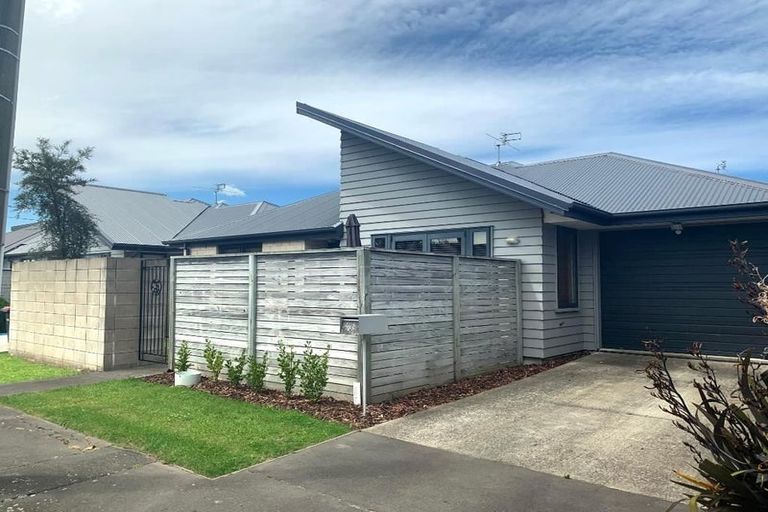 Photo of property in 96a Packe Street, Edgeware, Christchurch, 8013